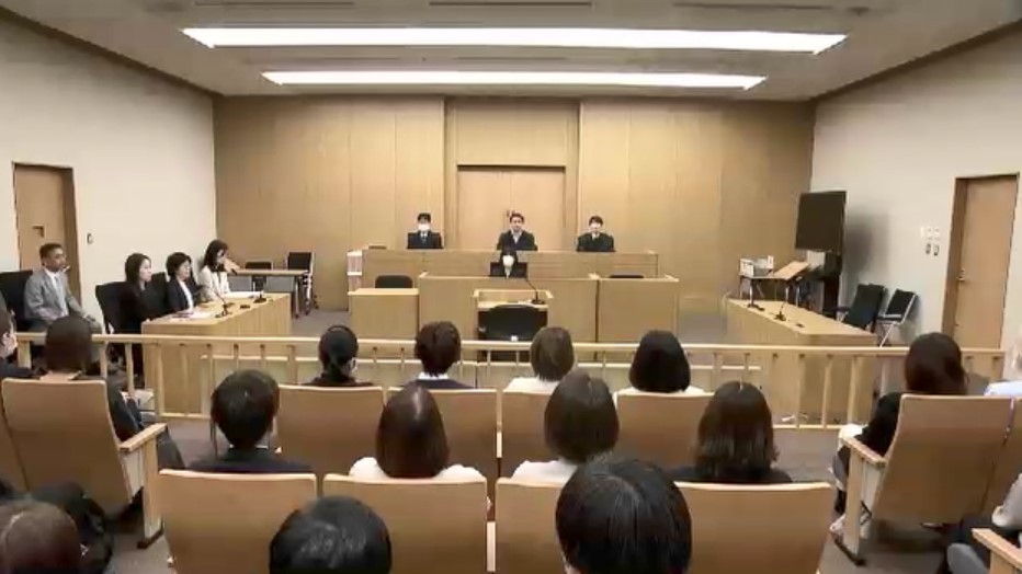 ”いじめ原因”高２自殺　福岡地裁で損害賠償求め初弁論　被告の上級生側「請求棄却」求める